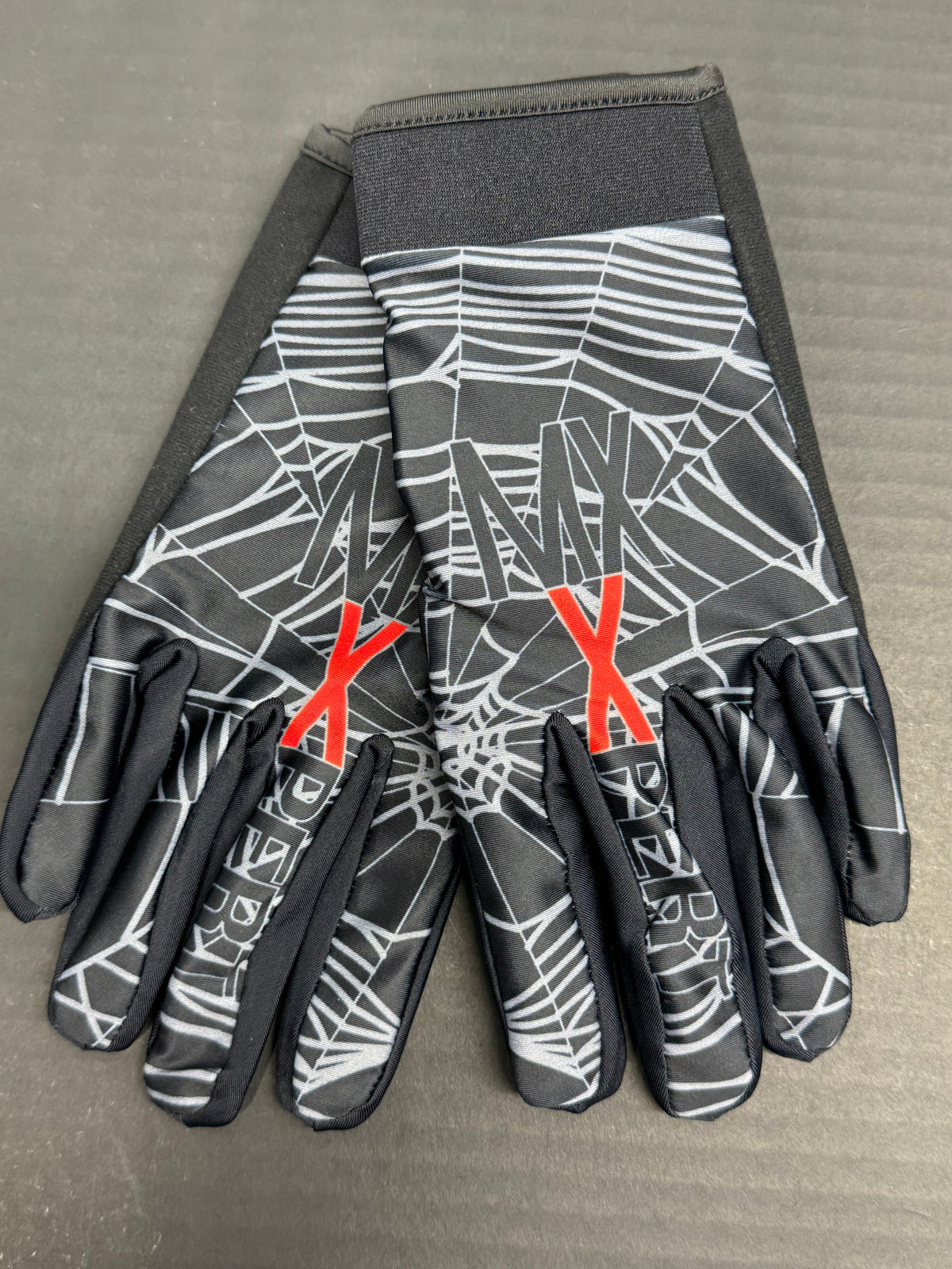 G - Adult Gloves