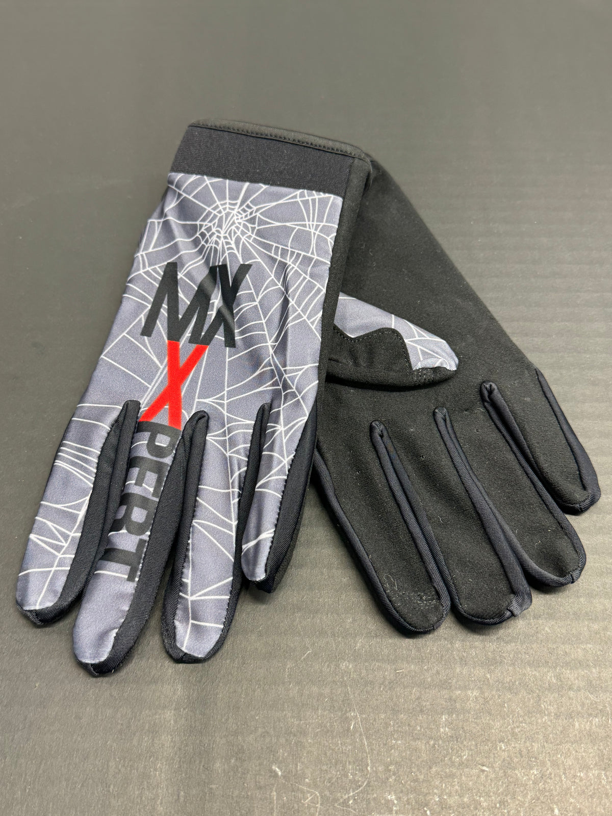 G - Adult Gloves