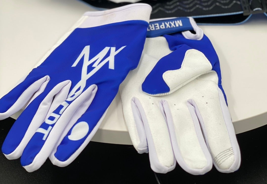 G - Adult Gloves