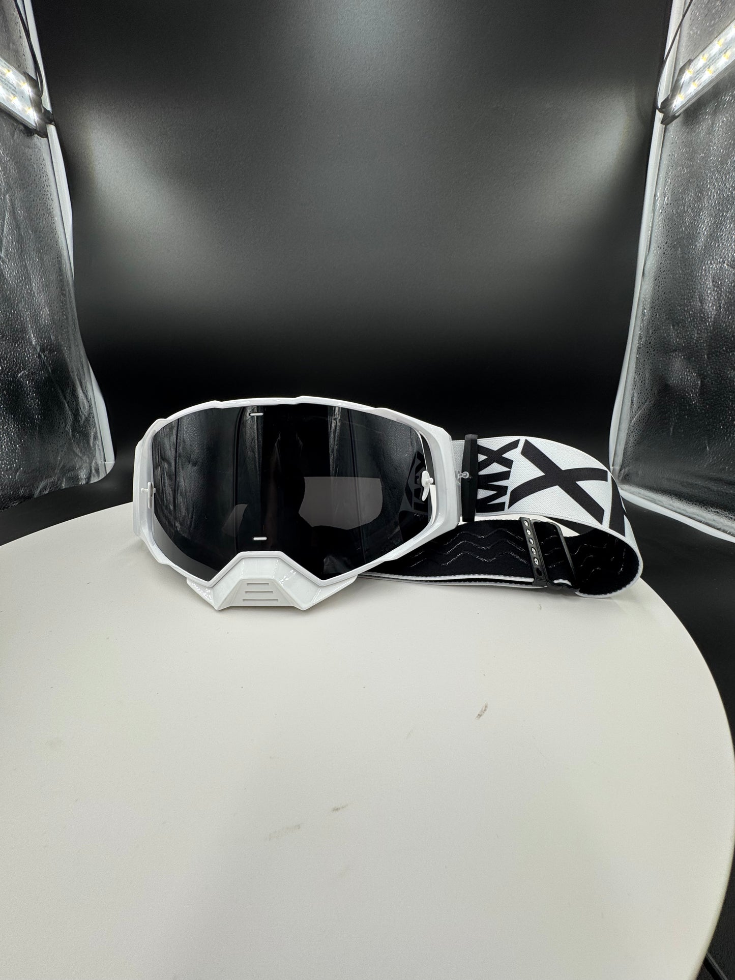 (A) XPERT - Series Blk/Wht