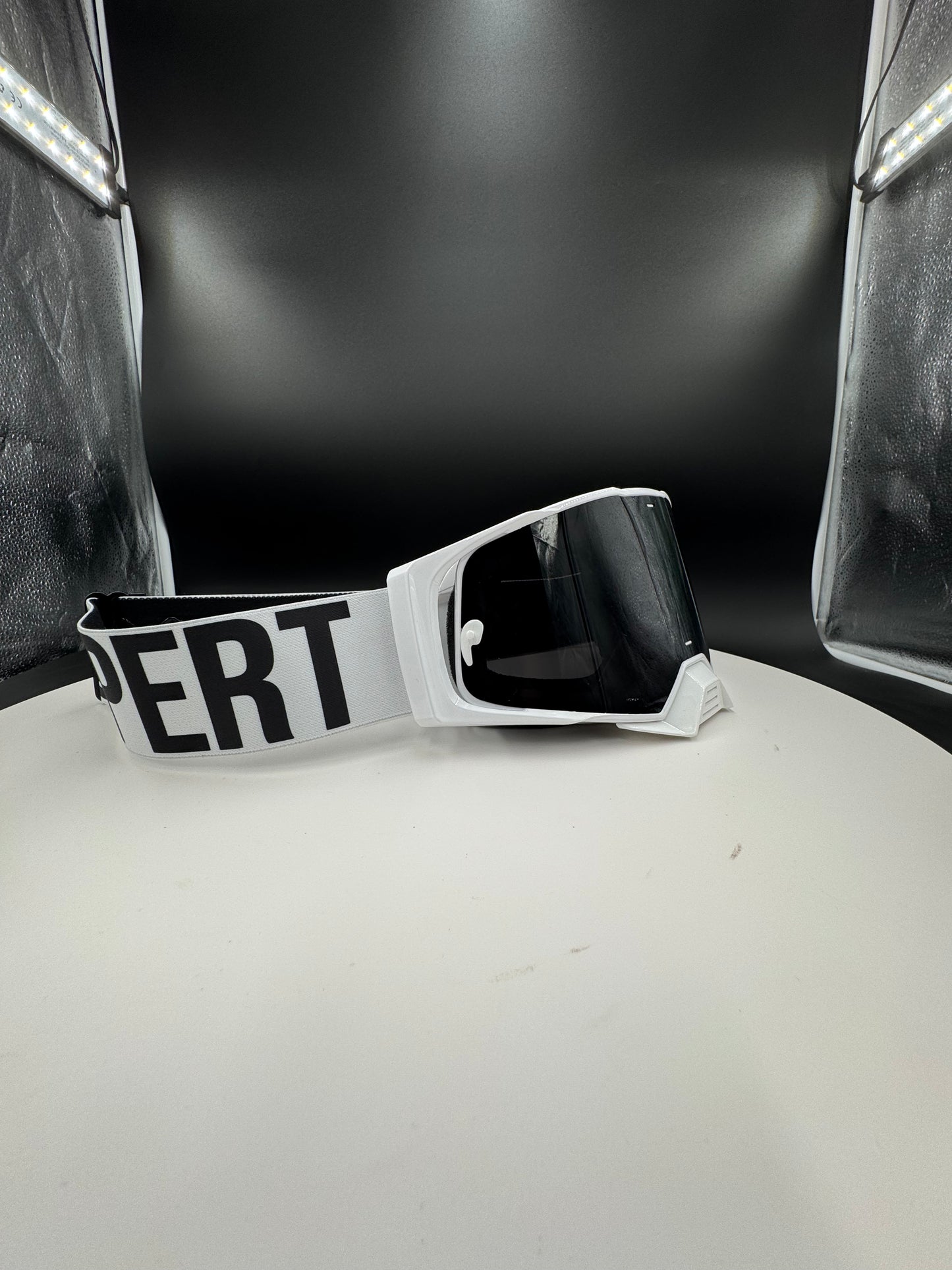 (A) XPERT - Series Blk/Wht