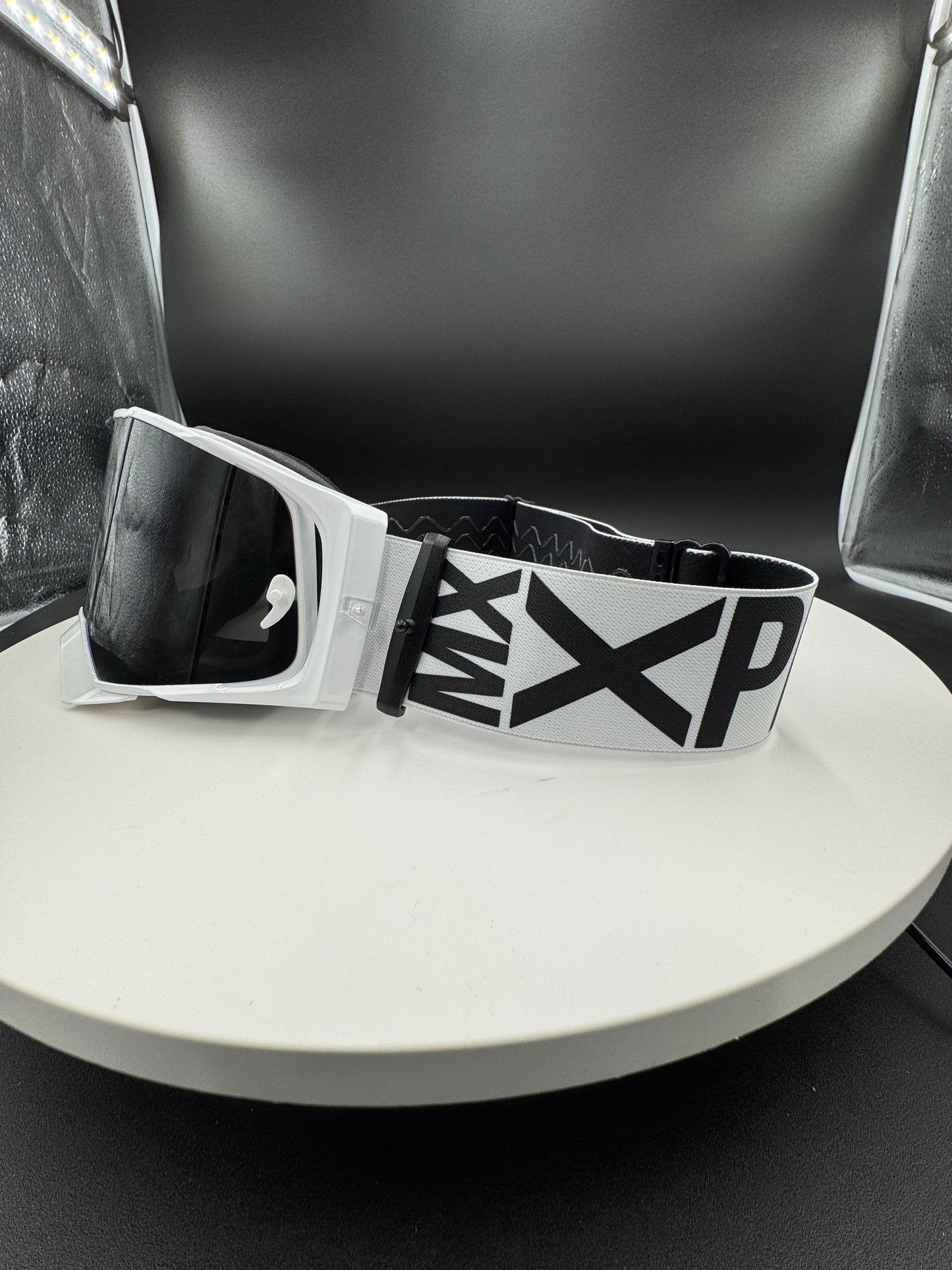 (A) XPERT - Series Blk/Wht